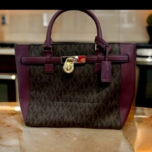 SOLD -- Michael Kors Hamilton 🦋